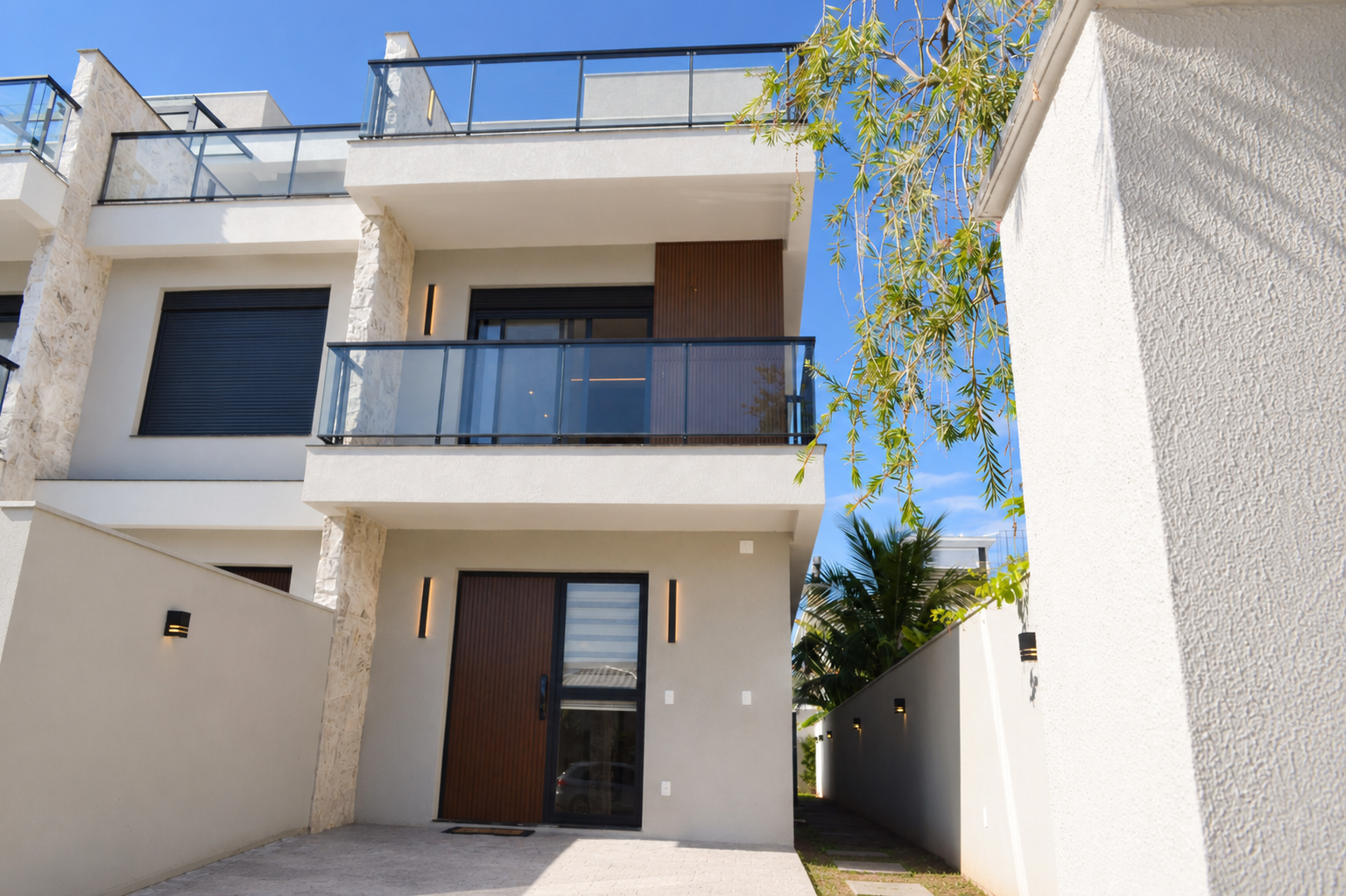 Casa Triplex de Luxo com 3 Suítes na Cachoeira do Bom Jesus